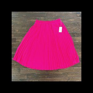 NWT - Fuchsia **VERSATILE** Pleated Skirt (CAN ALSO BE PULLED UP AS A STRAPLESS